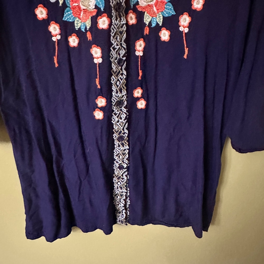 Solitaire Embroidered Blouse Top Navy Floral Bohemian‎ Button Up Sz Medium - Picture 3 of 10